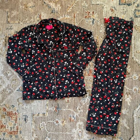 Victoria's Secret Black and Red Pajama Set - Picture 1 of 6